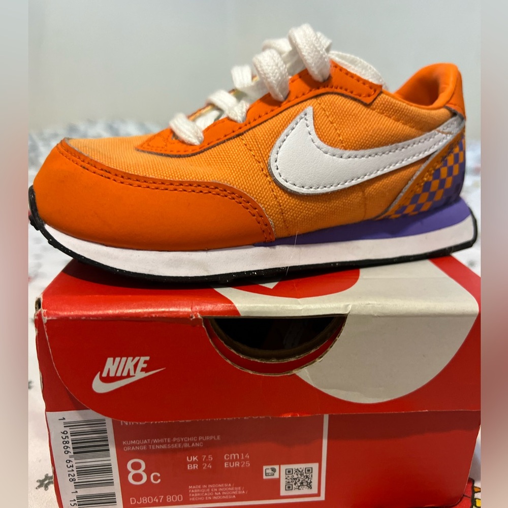 Nike - Picture 3 of 3